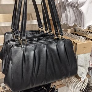 Brandy Melville kiss snap purse